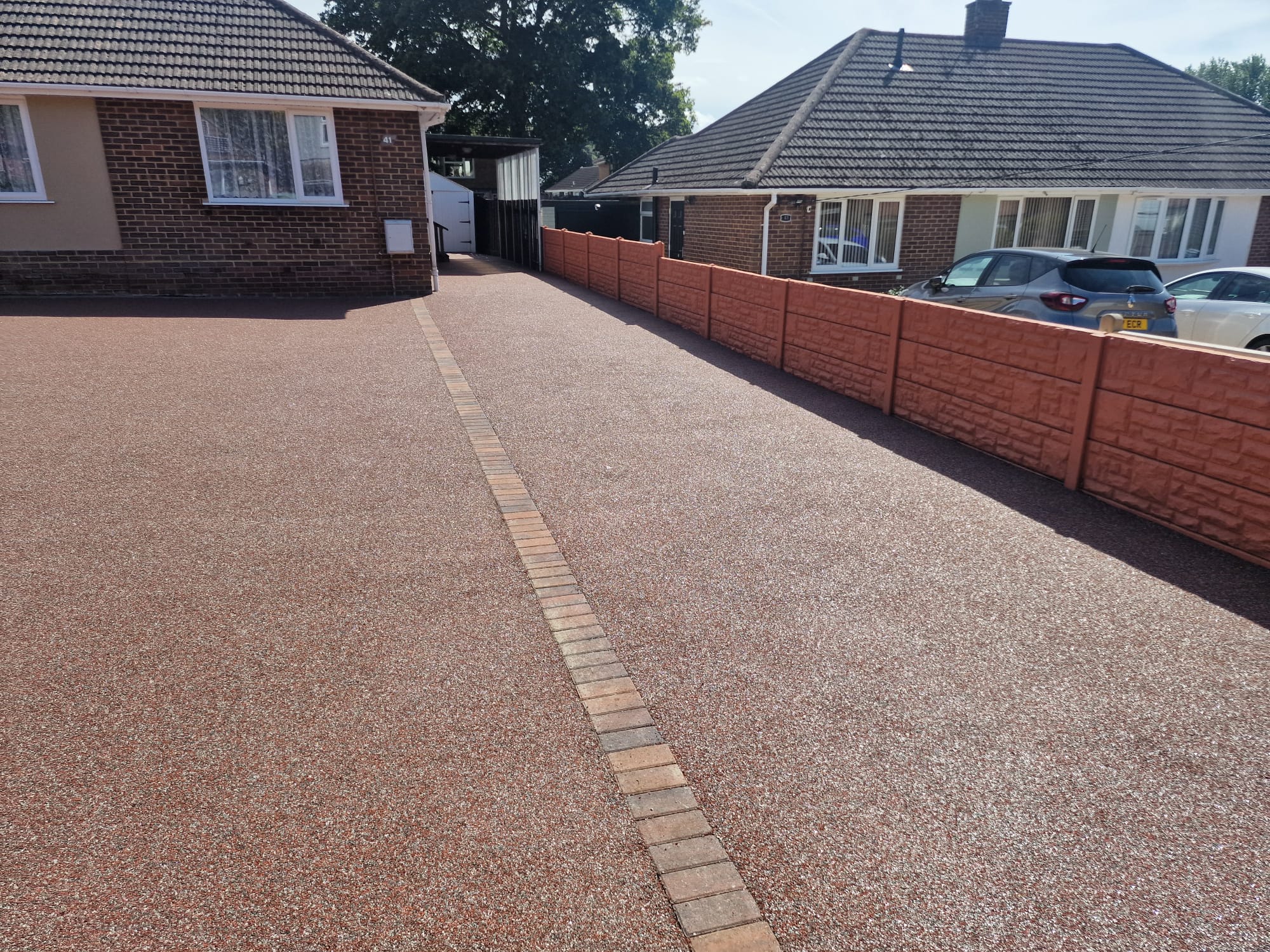 Contemporary resin driveway in Basingstoke